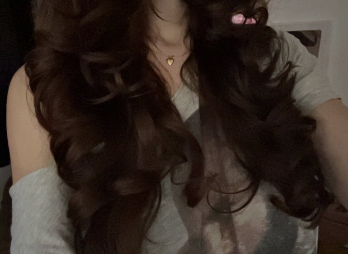 dainsIief's tweet photo. a minute for the prettiest heatless curls slash blowout i ever achieved https://t.co/Spqgsu76Mm