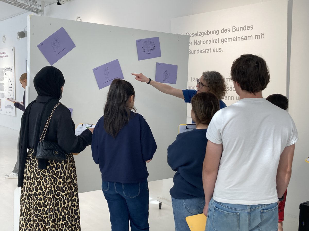 OeVfGH's tweet photo. Meinungsfreiheit? Datenschutz? Usw... Was die Verfassung mit jedem/r zu tun hat, darum geht es heute und morgen in der Brunnenpassage, 1160. Workshops, Q&amp;A mit Richtern des #VfGH und kostenlose Ausstellung: https://t.co/otzKu4HFJe Erste Gäste sind schon da!#Verfassungsgerichtshof https://t.co/oXfvG26Y1L