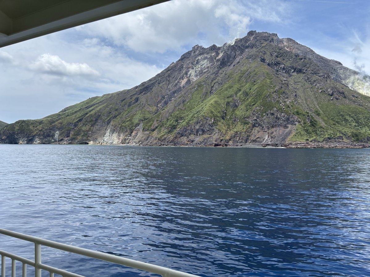 YujiTani's tweet photo. ずっと行きたかった島

＃薩摩硫黄���
＃島旅 https://t.co/UVn93u7vZV