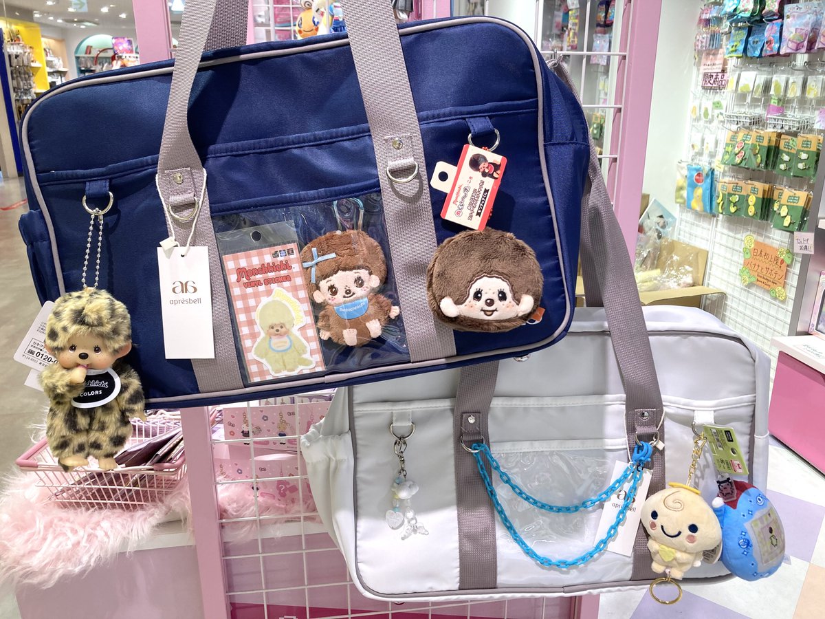pj_c_official's tweet photo. 本日より❣

sejuがアンバサダーを務めるブランド「aprésbell」よりスクバが登場❣✨

Dカンやクリアポケット付きで自分流にデコれる(,,˃ ᵕ ˂,,)

内ポケットもたくさんで収納力もバッチリ★

更に！完売したペンケースとパスケースも再入荷❣

109でお待ちしてます♡

#seju #apresbell #渋谷109 https://t.co/ldawDjUA7c