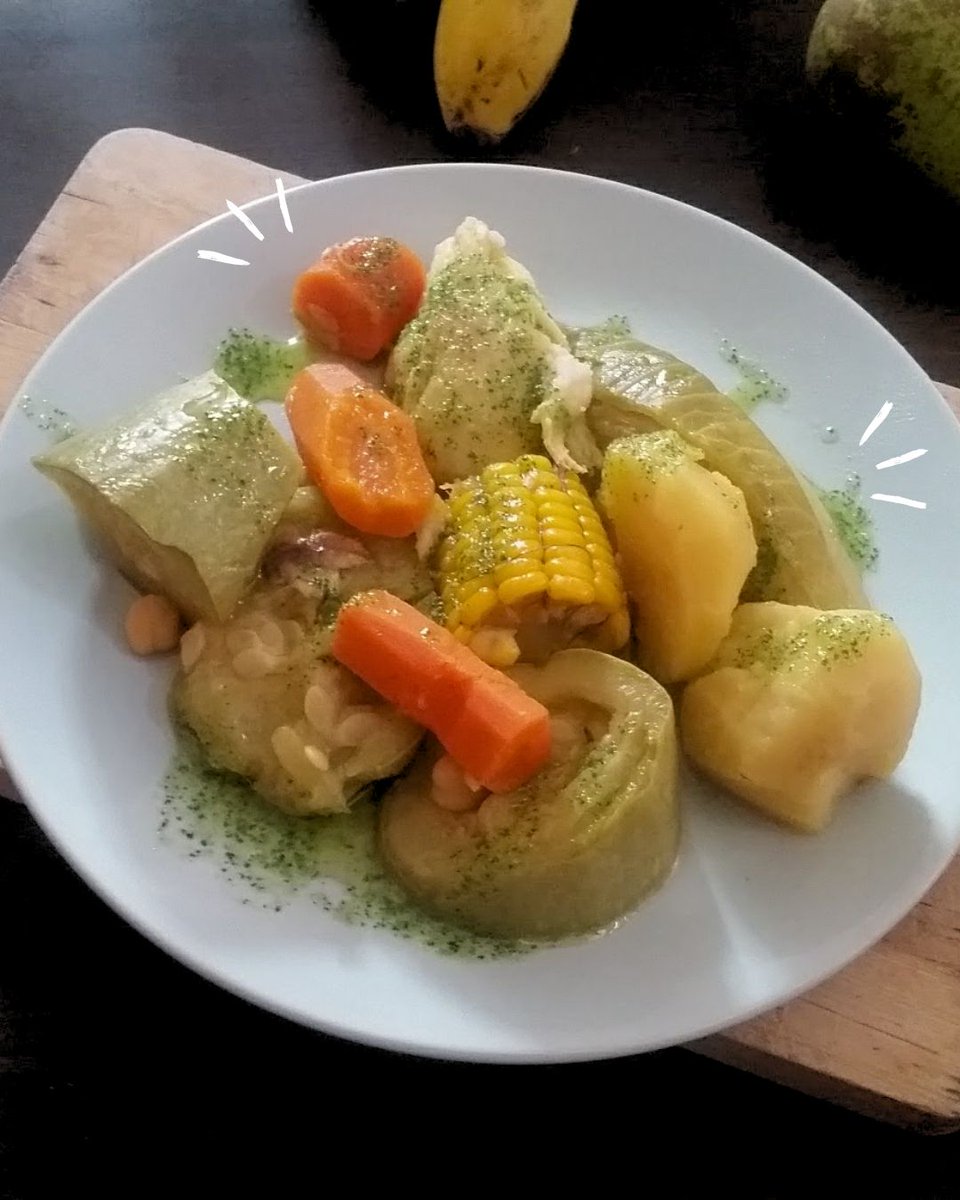 fjparrillagomez's tweet photo. Sabor de casa, hecho con lo que da la tierra. Así se disfruta lo nuestro 🌽🥕
#ProductoLocal #SaboresDeTenerife #SiembraFuturo https://t.co/LIb9qPgmFv