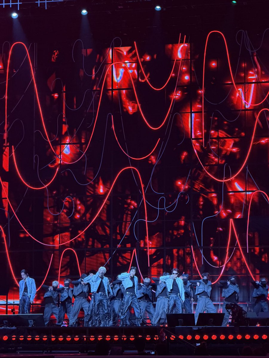 Grizellaeris's tweet photo. GILA INI SIH KONSERNYA KEREN BANGET https://t.co/YNNrsmZiKf