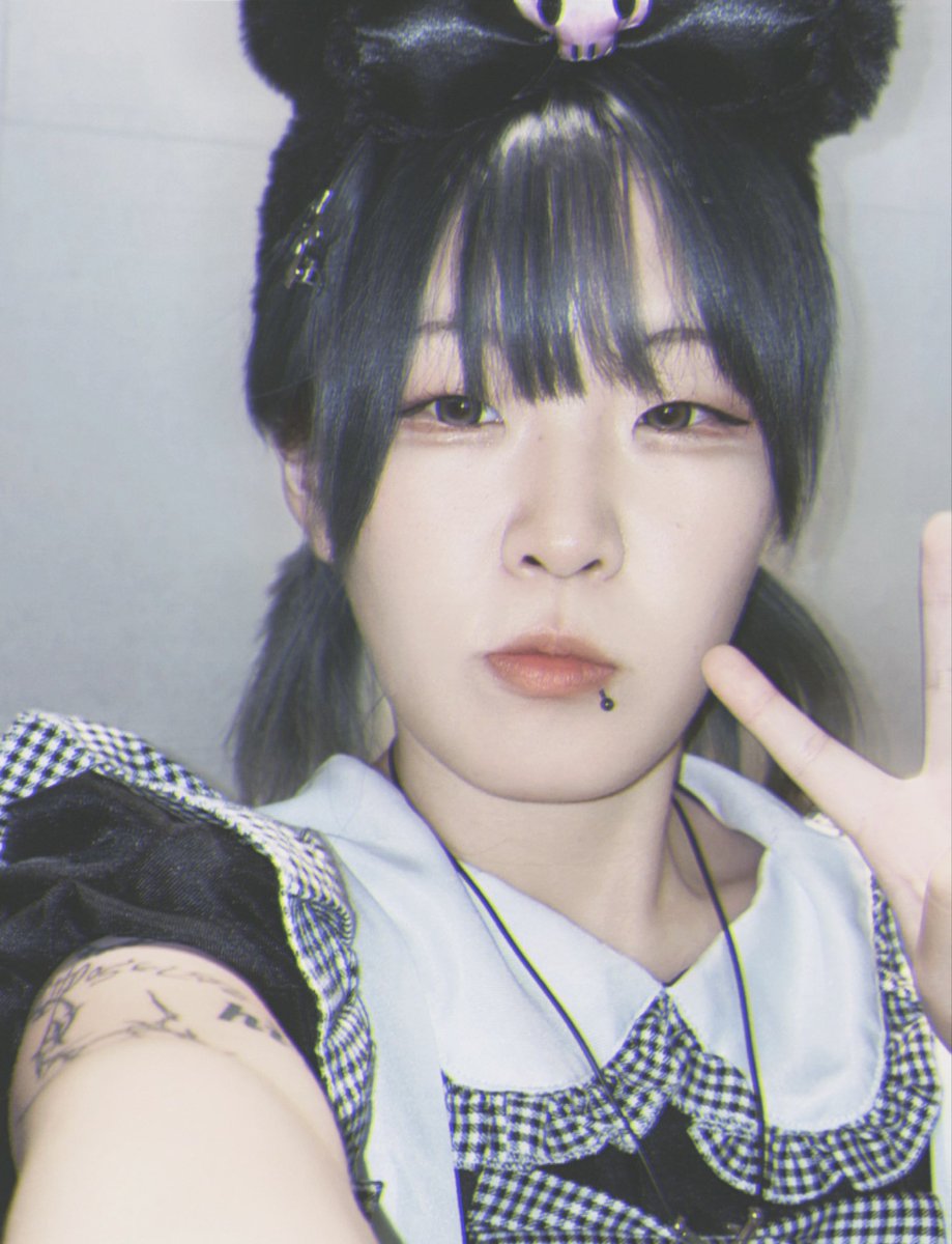 chi_2_jyo's tweet photo. メイドさん×DJ https://t.co/LByBi84qGL