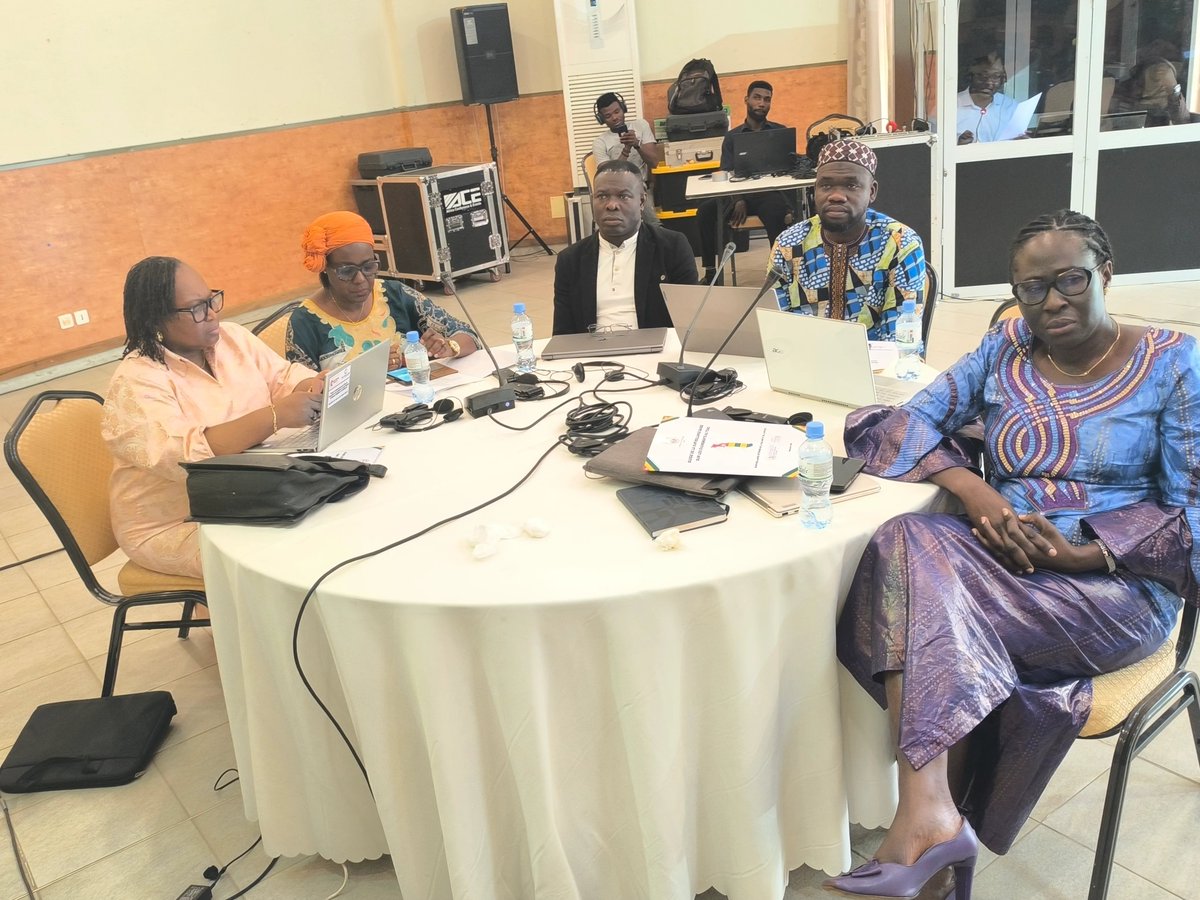 ZossKanga's tweet photo. Certains signaux sanitaires peuvent passer inaperçus avant de devenir une #Crise. Pour mieux les détecter, le #Togo lance un Guide de Surveillance Basée sur les Événements (#SBE) permettant de recueillir et d’analyser des informations parfois informelles ou non structurées. https://t.co/qa4k3zD0Nv