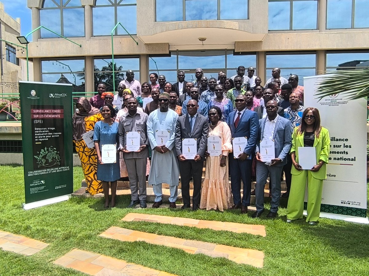 ZossKanga's tweet photo. Certains signaux sanitaires peuvent passer inaperçus avant de devenir une #Crise. Pour mieux les détecter, le #Togo lance un Guide de Surveillance Basée sur les Événements (#SBE) permettant de recueillir et d’analyser des informations parfois informelles ou non structurées. https://t.co/qa4k3zD0Nv
