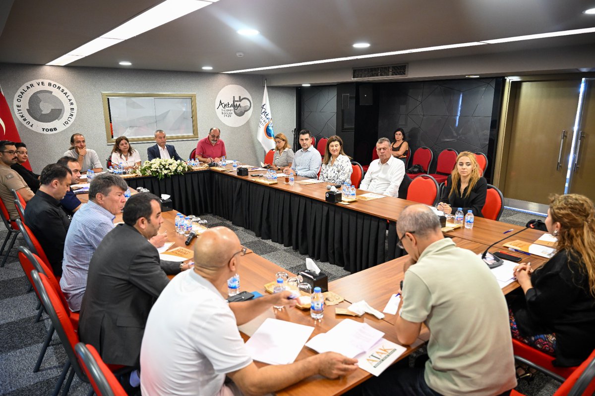 antalyaborsa's tweet photo. Yönetim Kurulu Üyemiz Ragıp Gök, ATAK COP31 Tarım Mutabakatı İklim Değişikliği Su ve Gıda Güvenliği Masası Hayvansal Üretim Toplantısına Borsamızı temsilen katıldı. ATAK üyesi kurum ve kuruluşların temsilcileri, akademisyenler ve sektör paydaşlarının katılımıyla gerçekleştirilen hayvancılık toplantısında, COP31 ATAK Mutabakatı’nın altyapısını hazırlayacak görüş ve öneriler konuşuldu.