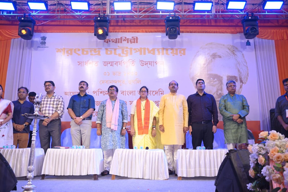 DM_Hooghly_WB's tweet photo. আজ কথাশিল্পী শরৎচন্দ্র চট্টোপাধ্যায়ের সার্ধশত জন্মবর্ষপূর্তি উপলক্ষে দেবানন্দপুর, হুগলিতে এক বিশেষ অনুষ্ঠানে উপস্থিত থেকে শ্রদ্ধার্ঘ্য নিবেদন করেন পশ্চিমবঙ্গ সরকারের তথ্য ও সংস্কৃতি বিভাগ এবং পর্যটন বিভাগের মাননীয় রাষ্ট্র মন্ত্রী শ্রীমতী পূর্ণিমা চক্রবর্তী ও অন্যান্য অতিথিরা। https://t.co/oX2ommdqKY