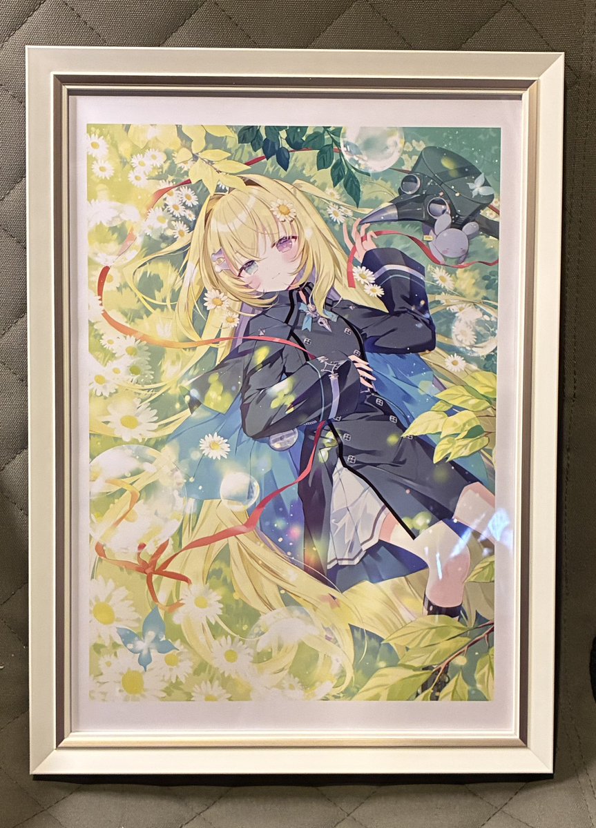 S_428___'s tweet photo. メメ様のアートフレーム届いたぁ！
でっかぁ…！めちゃかわいいし何より綺麗で豪華！
これライティングして飾りたいなー✨
アクスタと比べやらこんなでかい！

よきグッズをありがとう✨

#秘密結社モッチャレラ
#メーメントヴ��ニタス https://t.co/gwcLih3AtZ
