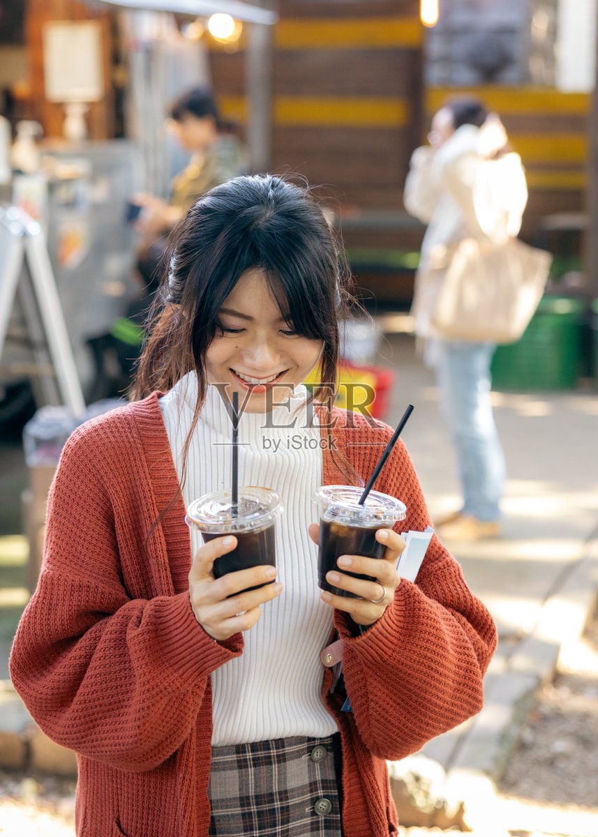 mailisaatis's tweet photo. A stranger picked up the coffee I spilled on the street and handed me a fresh cup—no questions, just a warm smile. Kindness makes ordinary days glow.， https://t.co/Nzhy9Wo4eI