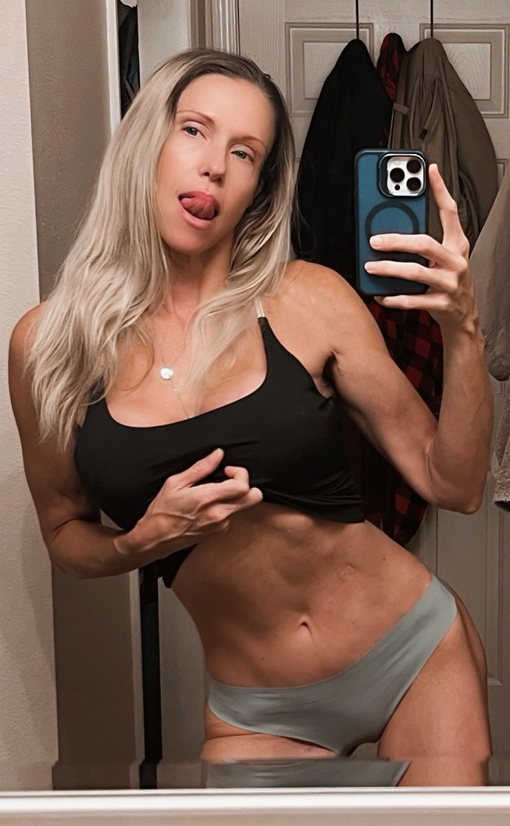 lolacandy608's tweet photo. I think I’m feeling quite feral this morning. Anyone want to join me? #milf #mommy #hotwife #hotmilf #stepmom #over40 #hugeboobs #milfnextdoor #personalizedcontent #hotmom
https://t.co/MRvoxPjb7Q Meet me there! https://t.co/5JPvms4TyX