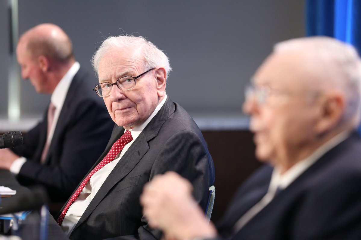 StockMKTNewz's tweet photo. Warren Buffett is stepping down as chairman of Berkshire Hathaway $BRK.B, effective immediately - CNBC https://t.co/a3KZ6payJx