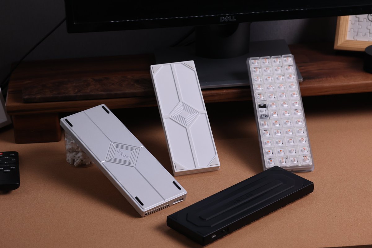chosfox43661's tweet photo. Our little ones are all here.
Geonix 48, Geonix Rev.2, Geonix Rev.2.5, and Init40.
Which one left the deepest impression on you?
#Chosfox #Geonix #Init40 #MechanicalKeyboard #CustomKeyboard #KeyboardCommunity https://t.co/Z0Lb4jEOOA