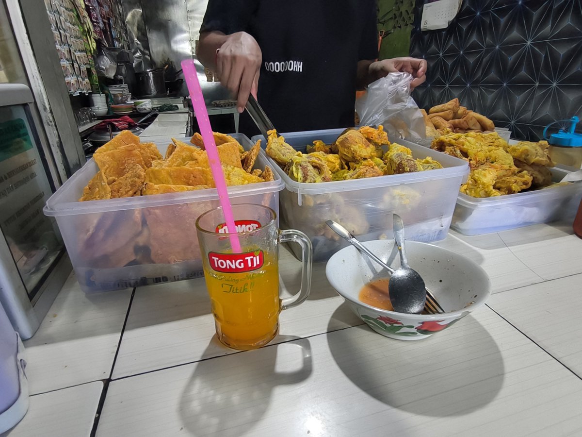yayat_go's tweet photo. Pulang kerja, mampir di warkop langganan🙂 https://t.co/ynqVjGPV6X
