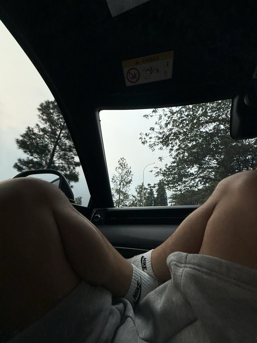 EJ51dw's tweet photo. do yall sit like this in the car https://t.co/pfUCKJigKx