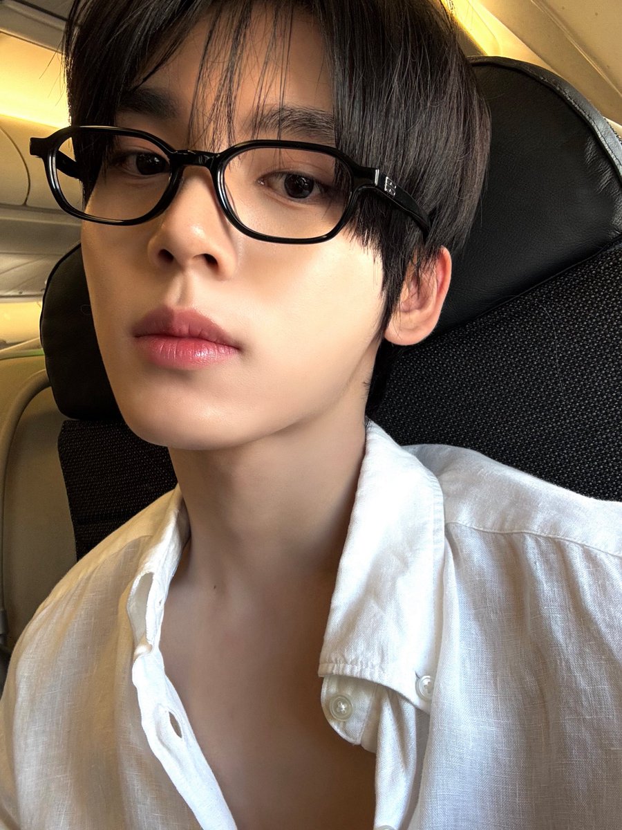 Flopsy_Tu's tweet photo. 🥺👓
#한유진 https://t.co/bfj4MfBTYR