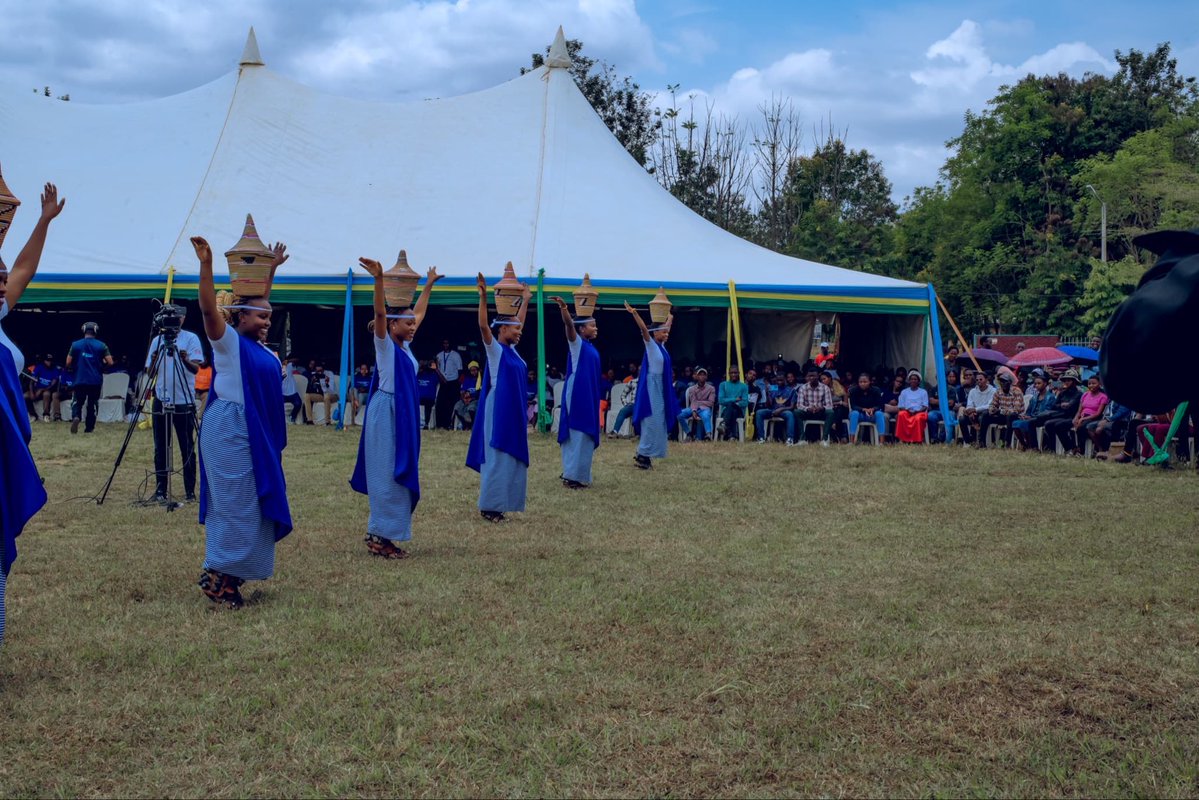 MaBridge_2018's tweet photo. Aho abandi babona ikibazo, urubyiruko rwa Nyagatare rubonamo amahirwe https://t.co/LBw5qRKGsh #Rwanda https://t.co/zEda7t8gdM