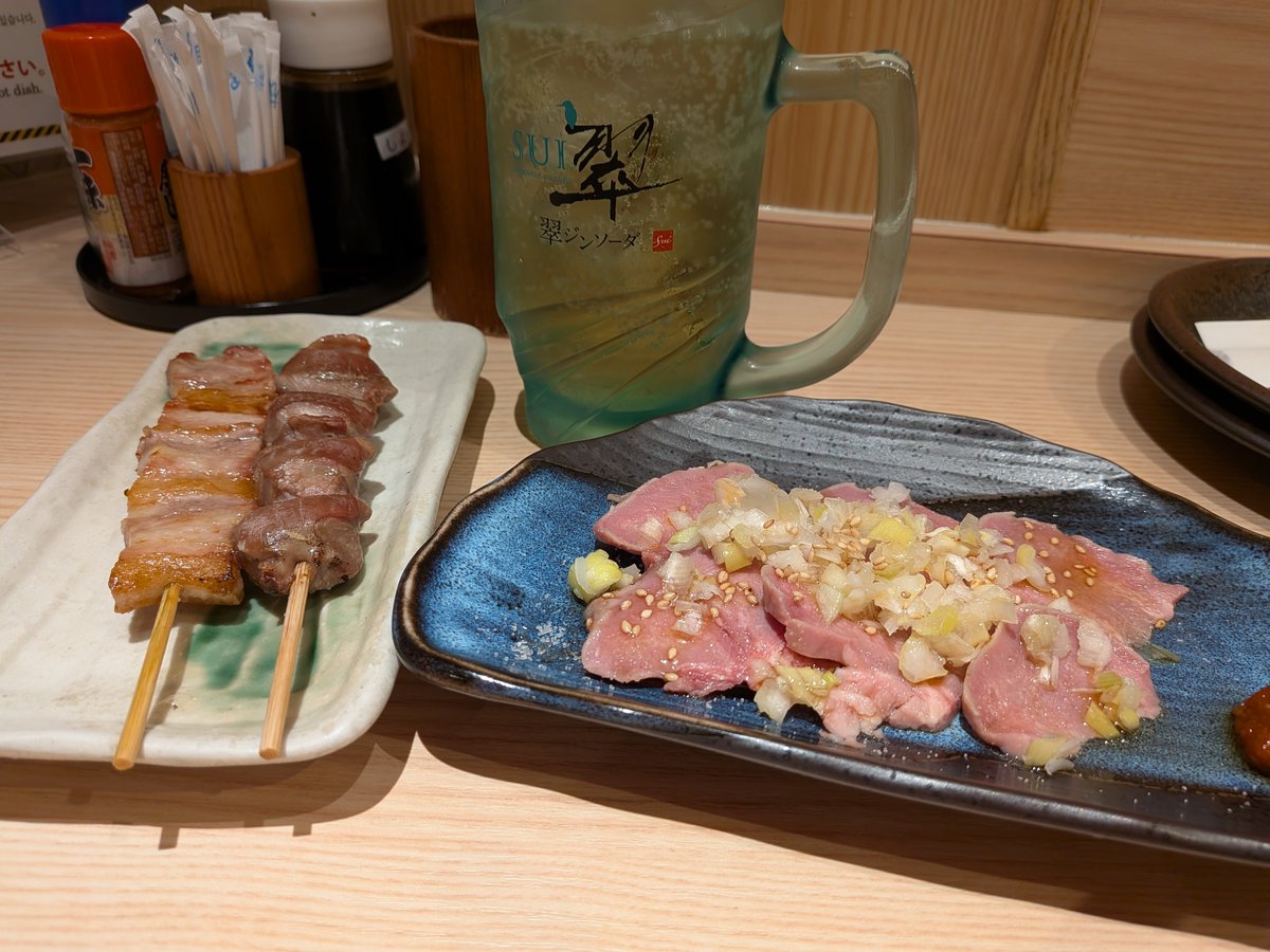 koyu_uiui's tweet photo. 少しだけ飲んで帰ります
(˶¯ᵕ¯˶)ｸﾞﾌﾌｯ… https://t.co/895I1H6pZF