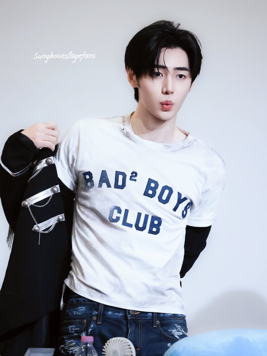 stagefanofSH's tweet photo. 20260916 JUMPUP  穿上王子衣服开心的吹口哨😗
#엔하이픈_성훈 #ENHYPEN_SUNGHOON
#성훈 @ENHYPEN_members #박성훈 @ENHYPEN #SUNGHOON #ENHYPEN https://t.co/9eEhls4OvP