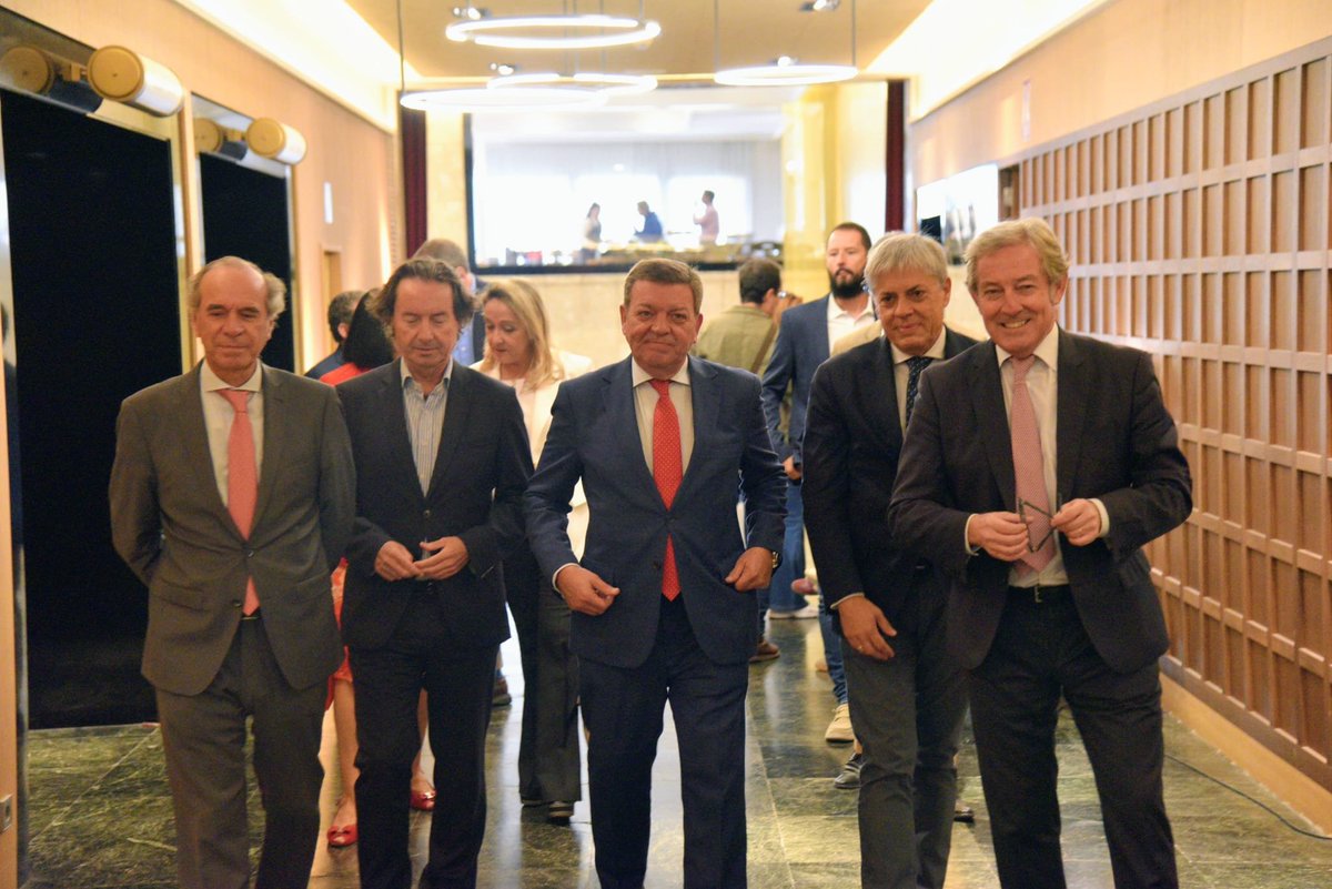 luismiggago's tweet photo. Hoy presentamos en León el balance de ‘Volver Castilla y León’ de @jcyl: 59 castellanos y leoneses regresaron a la Comunidad en 2025 con una oportunidad profesional.

Gracias a @cyleconomica por este #ForoVolverCyL26. Seguimos trabajando para que volver siempre sea una opción. https://t.co/w7ZxouBtLZ