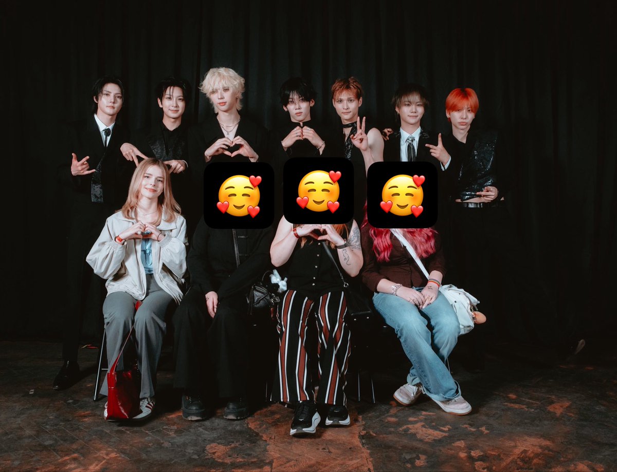 moonieinorbit's tweet photo. the way i could feel smth touching my hair LMAOOOO overall the pics are supeeer cute but i look so AWKWARD 😭😭😭😭 #ampersandone #ampersandoneinwarsaw https://t.co/mtO7FvDjbX