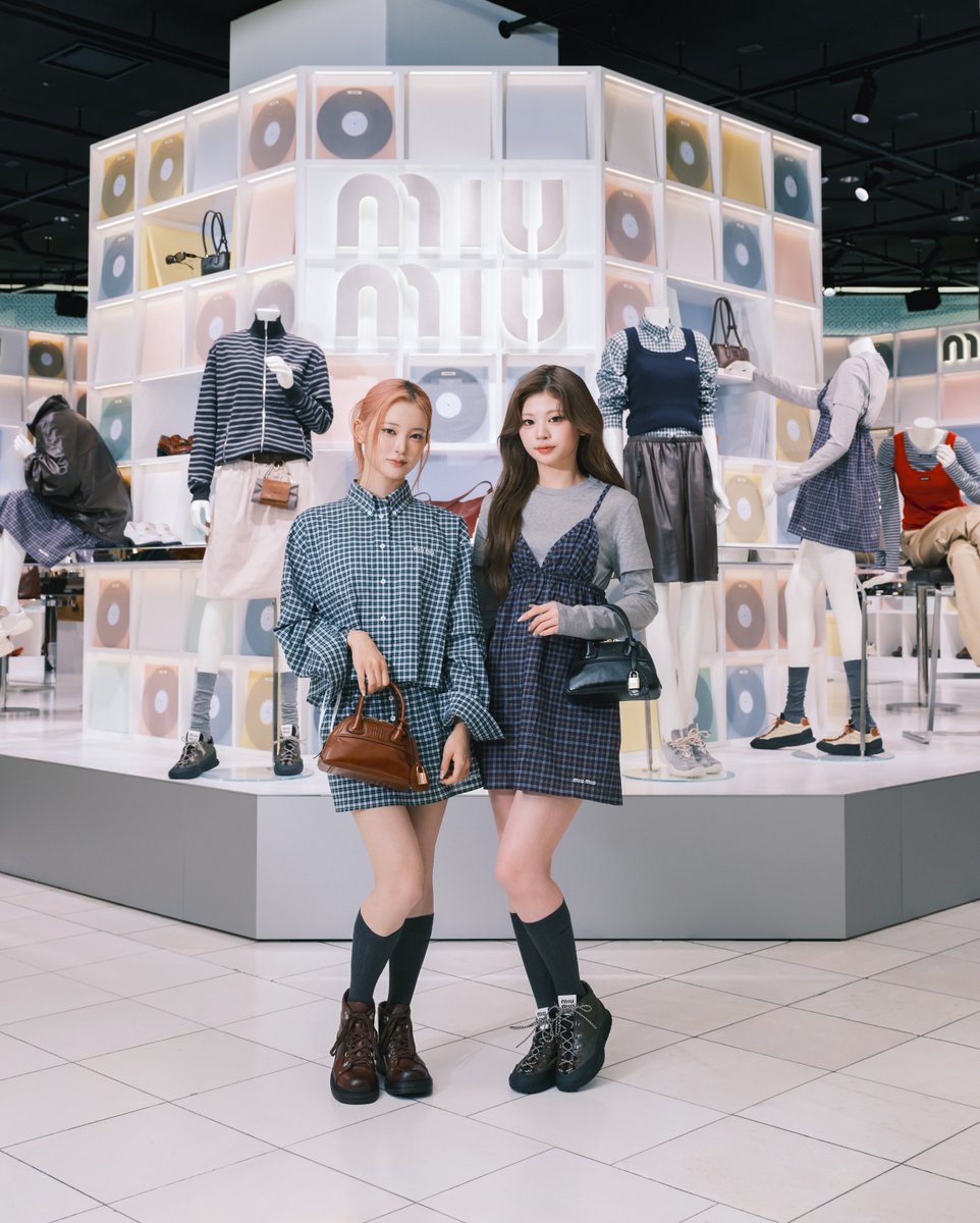 modelpress's tweet photo. ME:I・MIU＆RINON「Miu Miu Vinyl Club」
ポップアップストア来場💜🩷
https://t.co/ABquUqqrpD https://t.co/4jNbkN2mnd