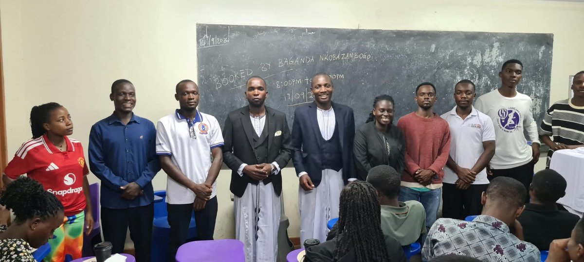 nabulagala4th's tweet photo. Kino tetukitwala nga ekitono okulaba abavubuka bannaffe nga basobola okuwaayo obudde bwabwe okuwuliriza obubaka obubazimba okuyita mu nkuŋŋaana za Nkobazambogo yonna gyetugenda. Aba UIAHMS mwatukoze obulungi obugambika ffe nga olukiiko lwa Nnabulagala.
Tukubye jjebbe. https://t.co/AsuaIMpq16