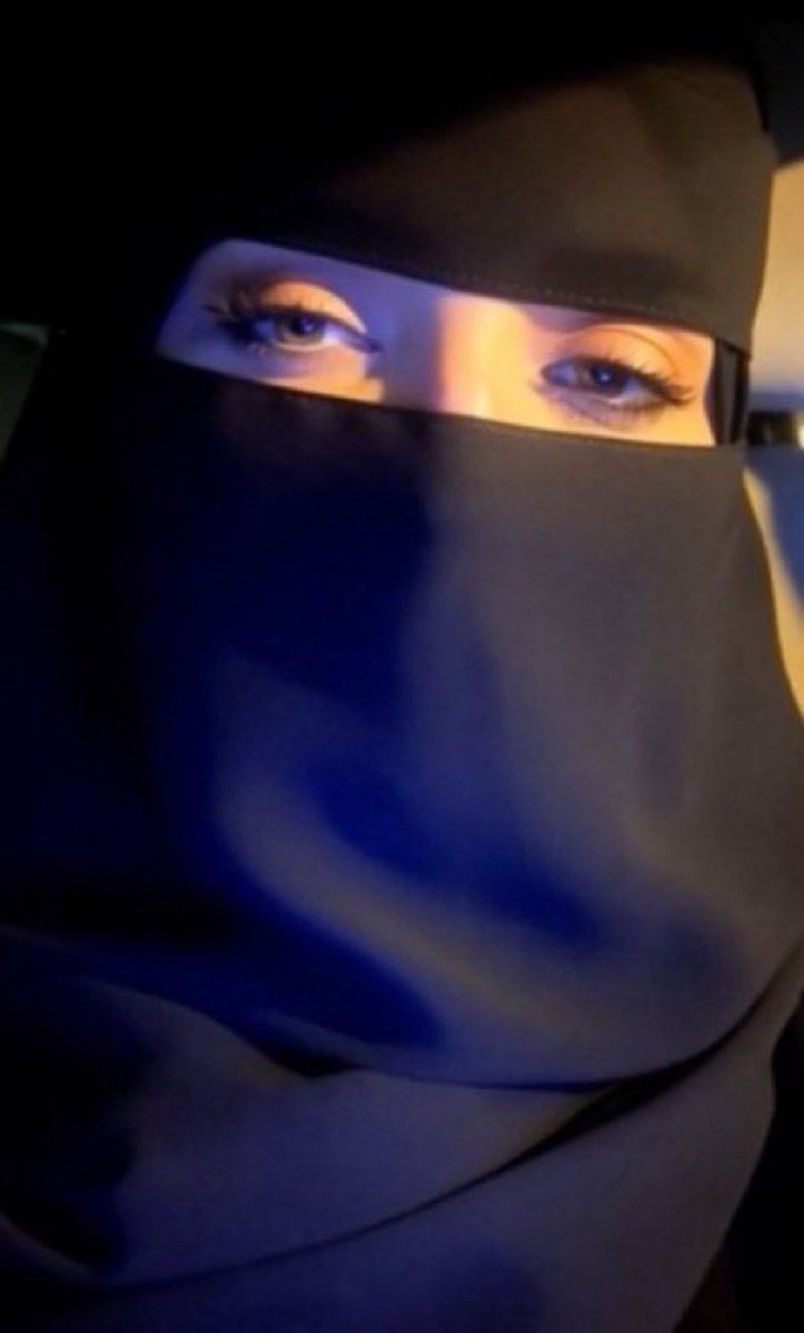 goddesssereen_'s tweet photo. جمعه مباركة بمناسبة الجمعه حبيت اتستر 👠💦 https://t.co/mTWCH8rXcf