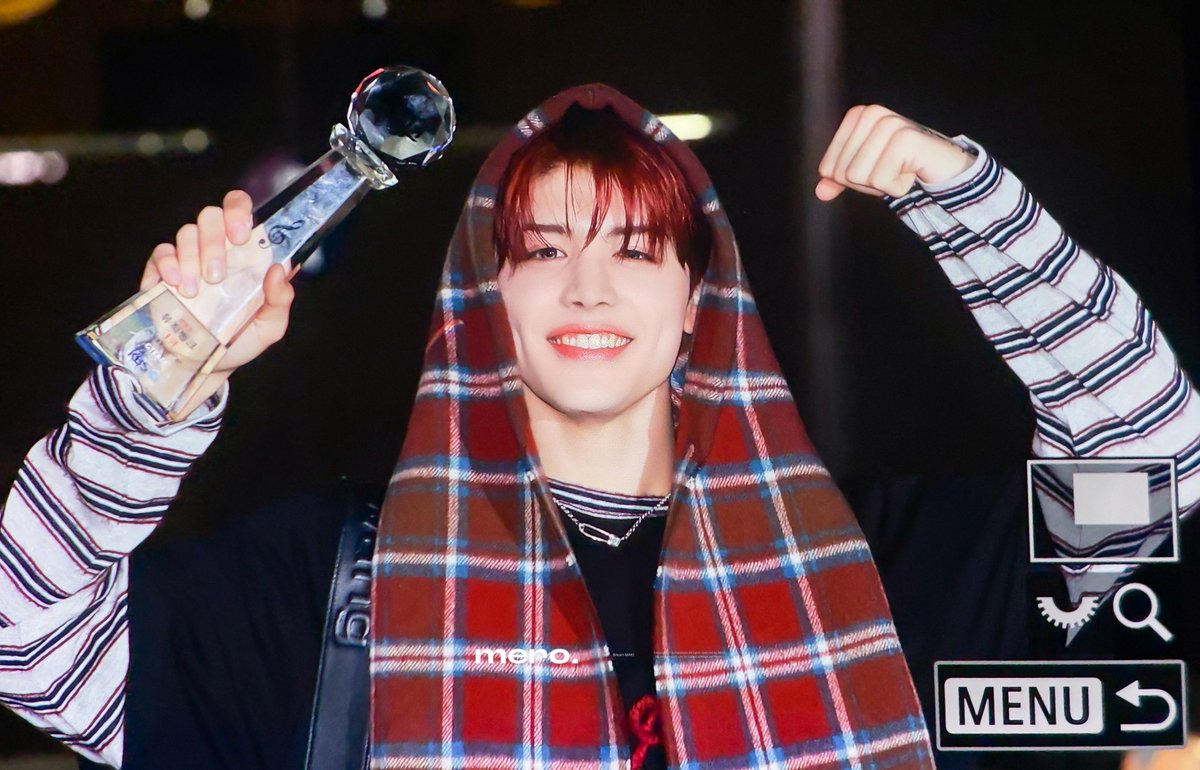 itamakimaks's tweet photo. 260918 내 천사 1위 축하해 🏆 💗#andTEAM #andTEAM_MAKI #MAKI #マキ #마키 https://t.co/U2m3YuOzib
