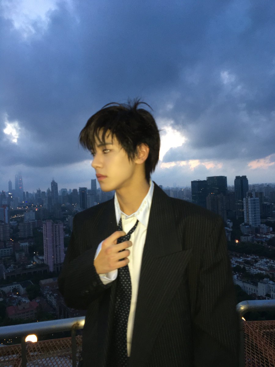 CYE_MEMBERS7's tweet photo. 눈 뜨고 잘 봐🖖
Open Your Eyes 많이 많이 들어줘!!!👀

#송승호 #SONGSEUNGHO
#CLOSEYOUREYES #클로즈유어아이즈 
#CYE #클유아 https://t.co/9yMhcOzsyn