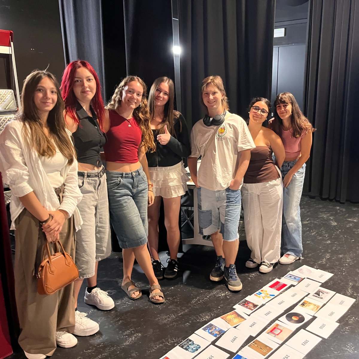 emavescola's tweet photo. Durant la primera setmana gràcies a les dinàmiques de coneixença el nou alumnat de primer ha creat llaços. https://t.co/yZksWePcem