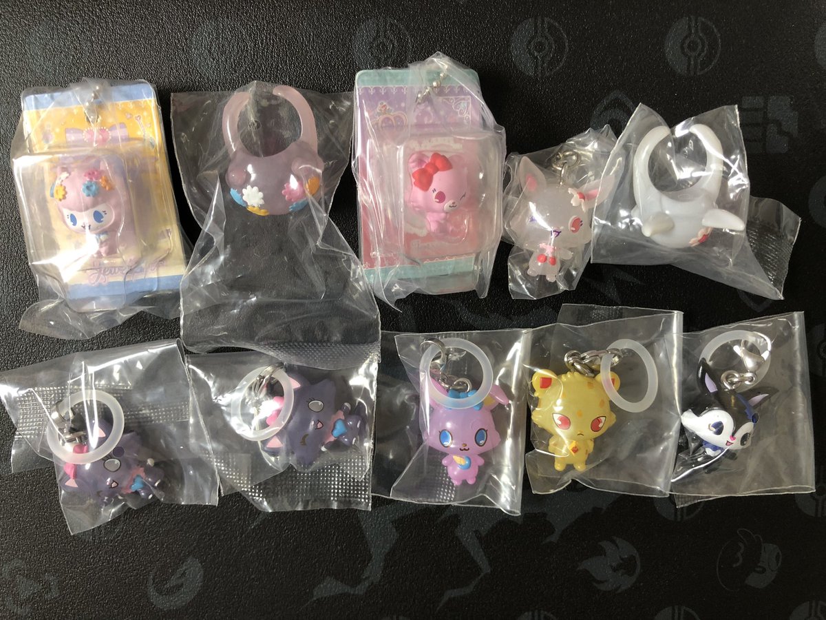 huwarannrann's tweet photo. ジュエルペット　ガチャガチャ　めじるしアクセサリー　クリアリング　パッケージミニチュアチャーム交換

求　同異種　サフィー　もしくは画像2枚目

譲　画像1枚目 https://t.co/7m0zBjLj36