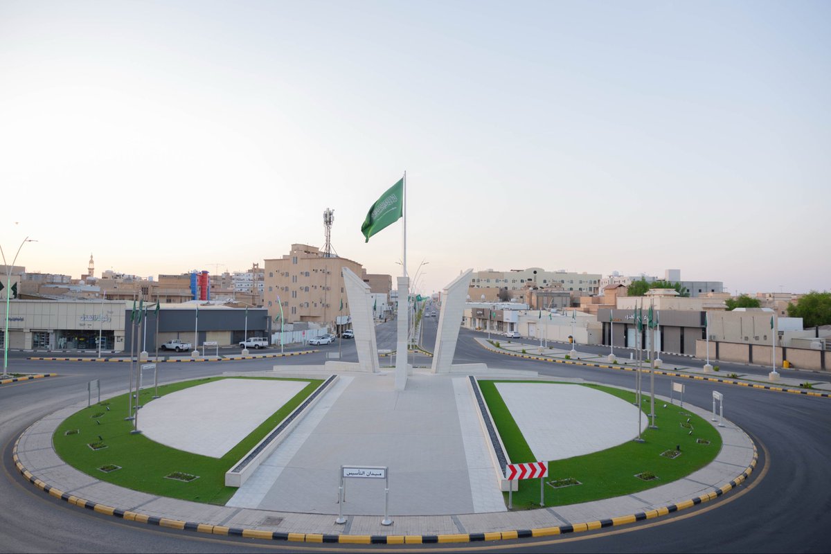 Mun_Alrass's tweet photo. في ميادين المحافظة.. رايتنا حاضرة، وهوية الوطن تملأ المكان 🇸🇦

#أمانة_منطقة_القصيم #الرس https://t.co/VjA9p82Iv1