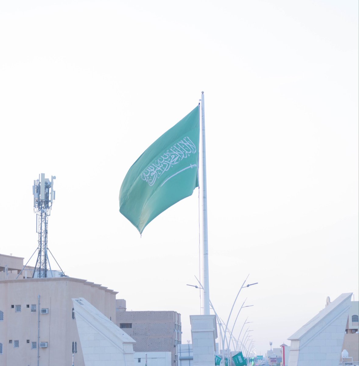 Mun_Alrass's tweet photo. في ميادين المحافظة.. رايتنا حاضرة، وهوية الوطن تملأ المكان 🇸🇦

#أمانة_منطقة_القصيم #الرس https://t.co/VjA9p82Iv1