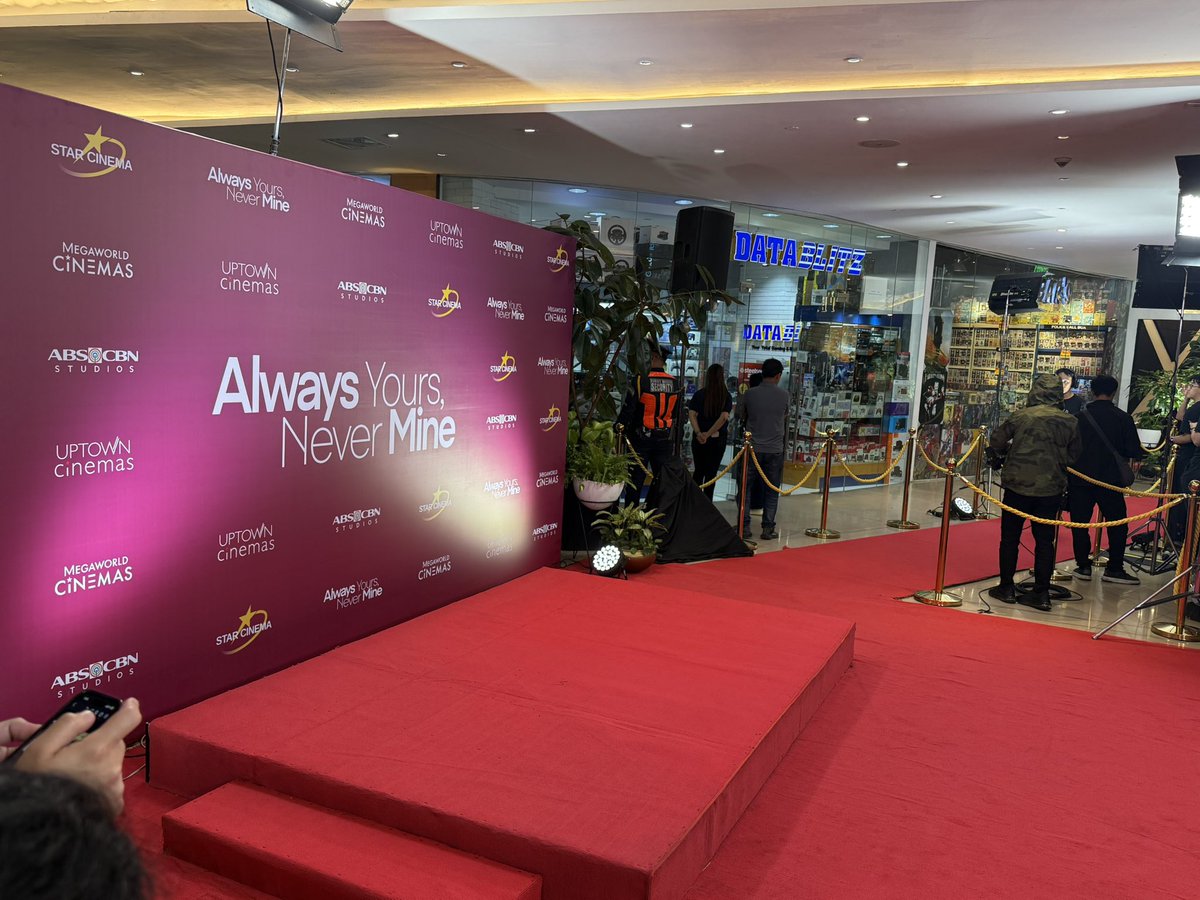kowalerts's tweet photo. HAPPENING NOW: The Grand Media Day of upcoming #StarCinema Film Starring #JuliaBarretto and #JoshuaGarcia 

#AlwaysYoursNeverMine coming this September 30 na in cinemas Nationwide! https://t.co/Rd5ih1uVDU