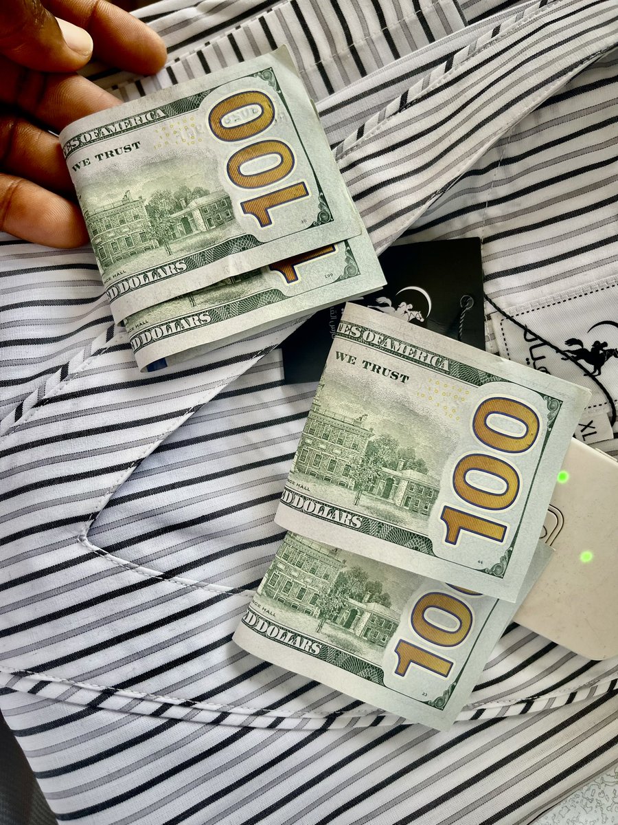 moemudi01's tweet photo. A client brought clothes for amendment yesterday and forgot $400 inside.

I could have kept quiet. But trust is more expensive than $400.

We have contacted him and his money is intact. 
I have return it this morning intact.

If you sew with us, your clothes AND your valuables are safe. #MOEMUDI