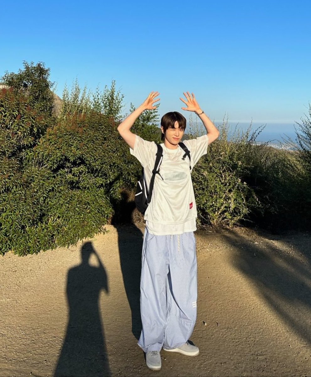 myfavcoolkid's tweet photo. 나찍고 너찍고 https://t.co/JYYYOm6Amk