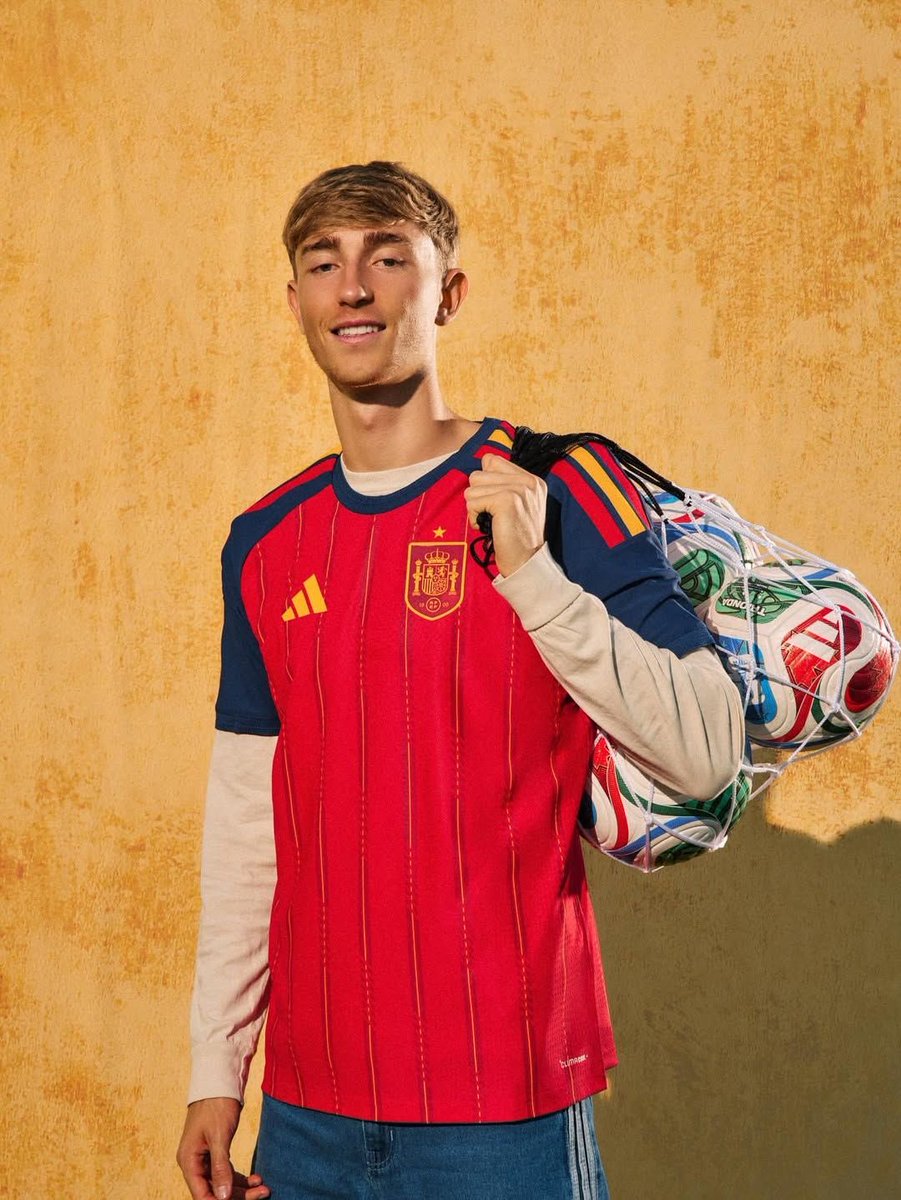 ardeanguljsen's tweet photo. HE is back🇪🇸 https://t.co/iSgbW9AXHT