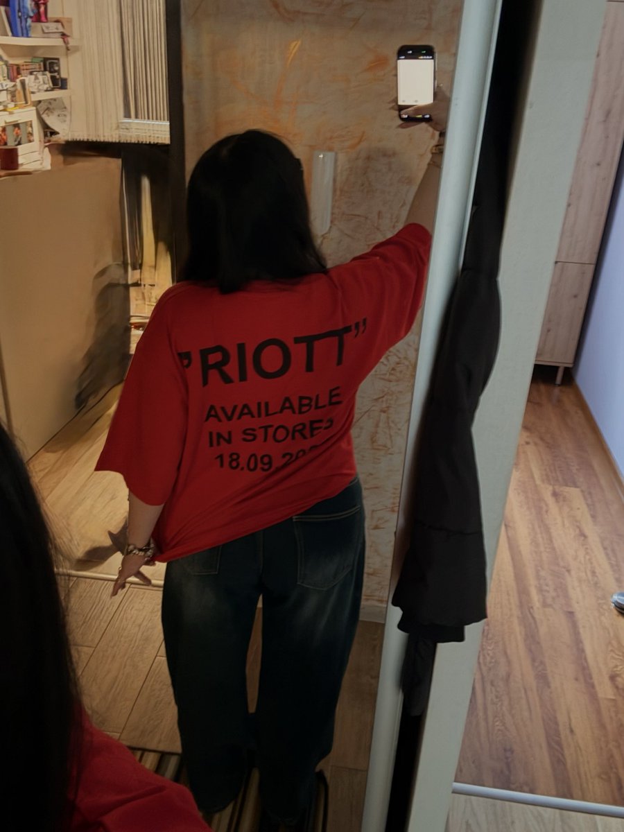 stefciaak's tweet photo. reprezentacja w dniu dzisiejszym #riott #otsochodzi #preorder https://t.co/Jqy2DldUU5