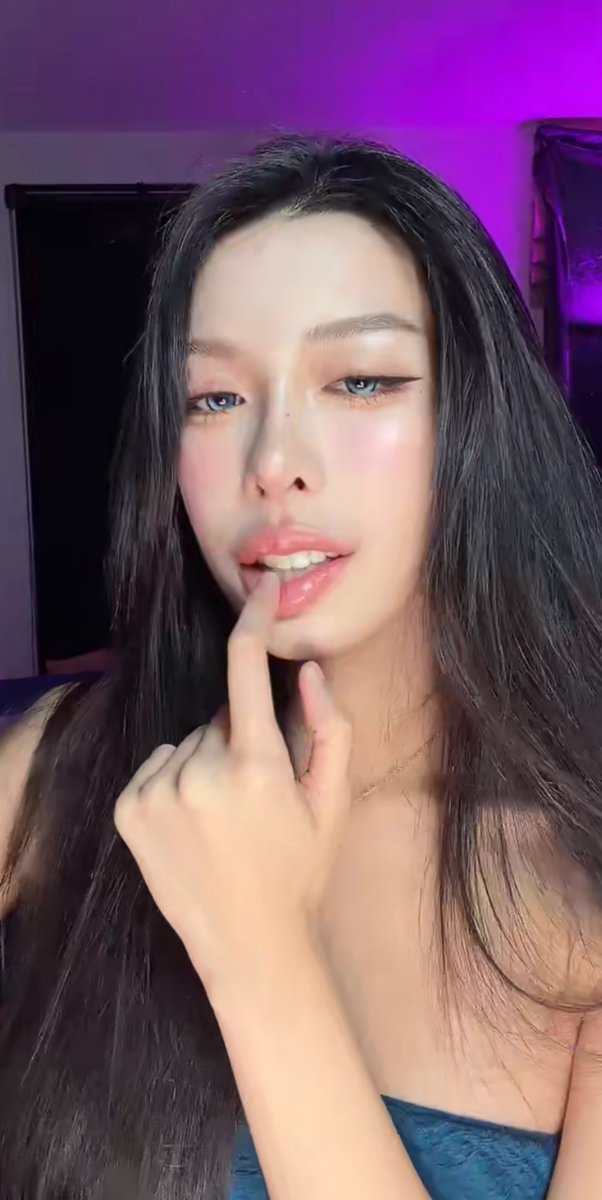 slowpoke0116's tweet photo. Apirum Chareonthaitawee
The girl I admire  unexpectedly when i watch her live for the first time ,the way she talk shes so honest and her treatment to her fans is so genuine .Thats why I love her 💖

#patschaweeee https://t.co/51S9V9nZR3