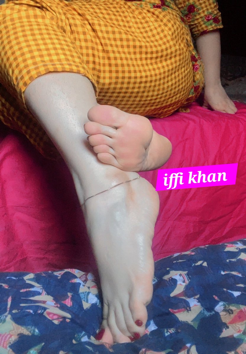 KhanIffi32848's tweet photo. Soft and shinny feet 😊

#soles #toes #pakistanifeet #desifeet 
#indianfeet #footslaves #femdom https://t.co/0nMROPtOYk