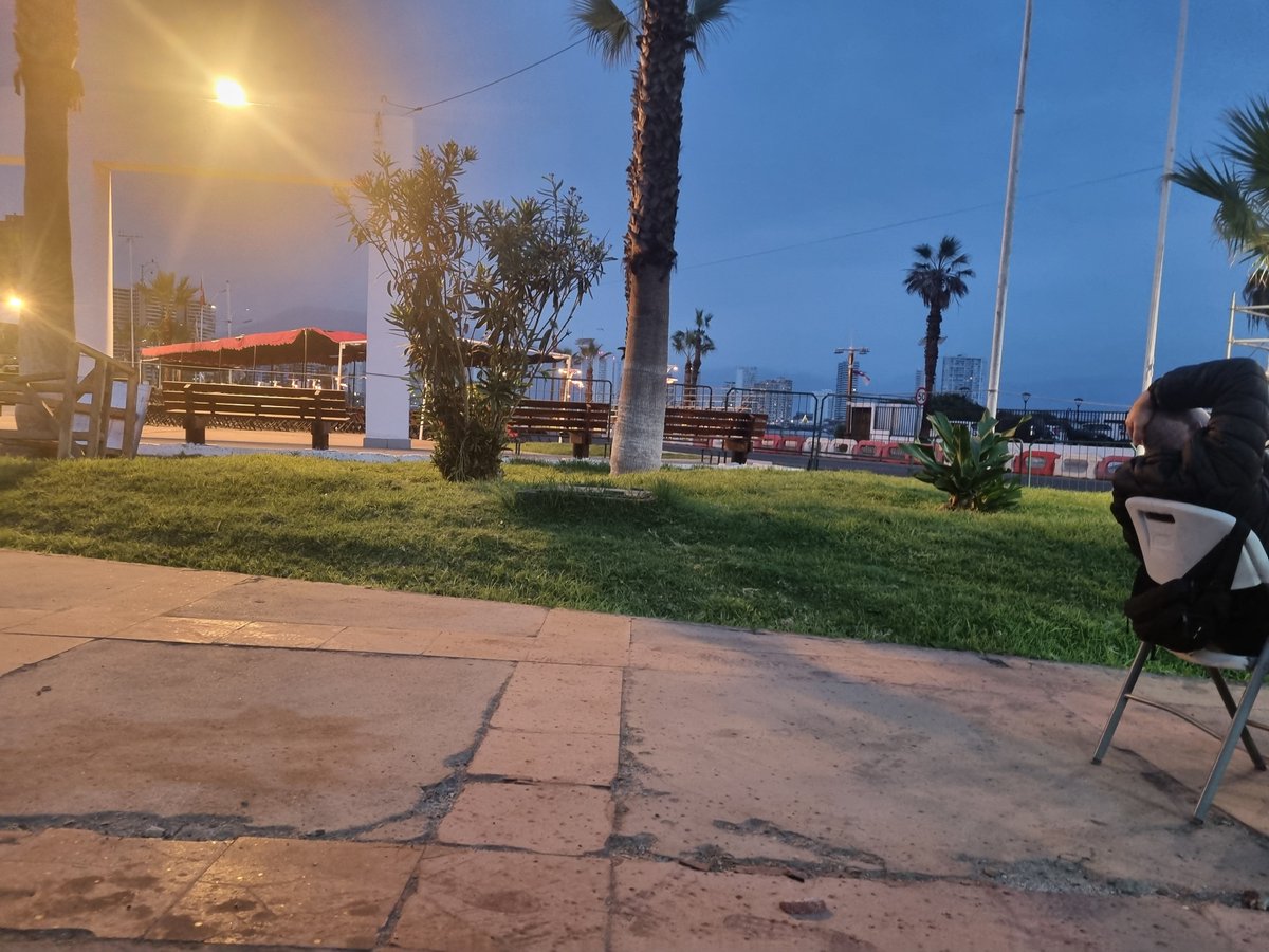 jorgesolimano's tweet photo. #iquique a esta hora caen algunas gotitas https://t.co/j4bQ7bwFkT