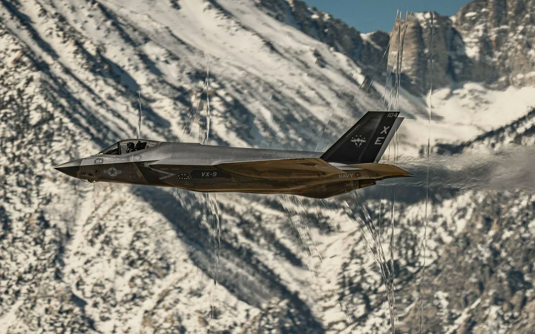 PASU_MATRIX's tweet photo. Visible transonic effects on the F-35. https://t.co/tAAiL1gOxs