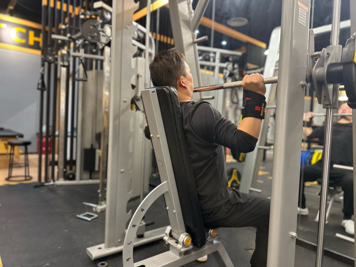 alisg235511's tweet photo. Hitting the gym at 6AM when your alarm made you hit snooze 3x Beat that lag u0026 own today—small steps beat no steps! https://t.co/FBf9aJnVP7