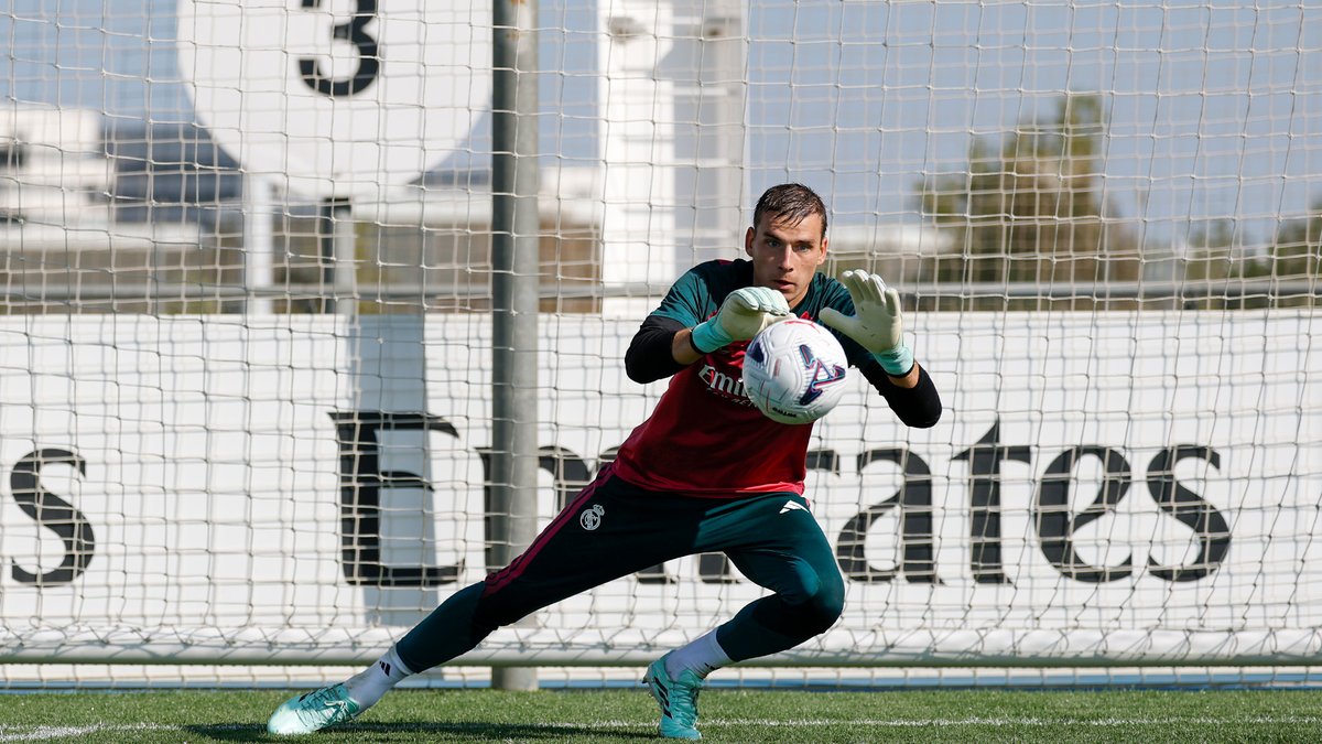 realmadrid's tweet photo. ⚽🧤🥅 https://t.co/KH0bbWa0IF