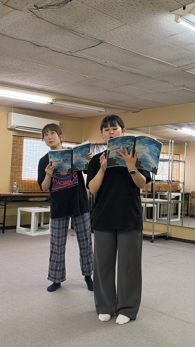 shigeru0814's tweet photo. #andthen の稽古は順調

各班、一話づつ稽古し、全話あたって一通り芝居の流れが出来ました🫡

次回から通し稽古です

📅 23/日(水) ～ 27日(日)

   　   @ A - root AKASAKA 

　　　￥4.500 (全席自由・1ドリンク付)

【チケット🎫予約】

👇
https://t.co/Gu3JX68iaV https://t.co/J2HageSgOH
