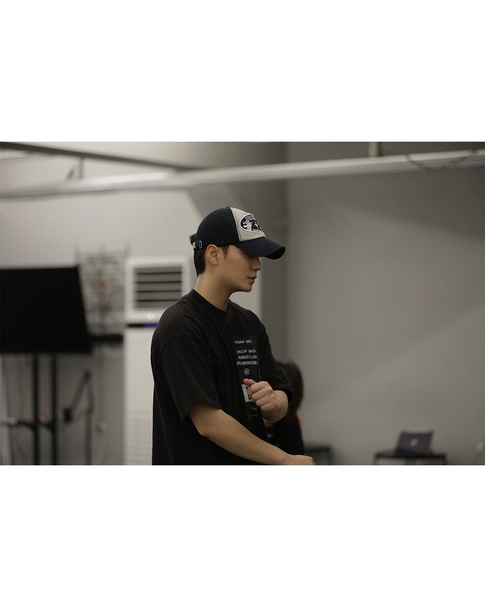 em_jonghyeon's tweet photo. [📸] SOUND PLANET FESTIVAL 2026 Behind💙💛

#김종현 #KIMJONGHYEON 
#사운드플래닛페스티벌2026 #SoundPlanetFestival2026 https://t.co/Jdlg0qMjC4