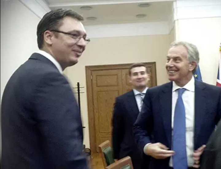 SasaRadulovich's tweet photo. СНС је нашу рођену децу звао и зове усташама. Ваљда разумете да ово СНС зло мора да оде? Ко не разуме, најбоље би било да прекине са читањем овог текста и оде да учи или шта год већ раде СНС ботови у слободно време.

Ако то разумете, онда и разумете да то батинашко, криминално, скоро-несмењиво СНС зло могу да отерају само Студенти. Само Студенти. Да?

Не свиђају вам се неки кандидати на листи Студената? Ни мени. Хоћете идеалну листу баш по вашем суду и мери? То би хтело и преко 2 милиона других гласача. Ваљда вам је јасно да то не може. Да?

Студентска листа није ни идеолошки и ни на који други начин компактна. На листи има и националних и грађанских кандидата. Којих има више? Небитно. Ти људи се тек сада упознавау. Сваки је личност за себе. Немају вођу. Пазе да не укаљају себе и своје име. Нису овце које блеје на звонце. Да?

Тим људима неће никада пасти на памет, а и кад би им пало на памет не би могли да спроведу налоге ЕУ или Немачке или било кога, за разлику од СНС-а који директно спроводи налоге ЕУ и пре свих Немачке и урушава све државне и националне интересе. Да?

Не слажете се? Мислите да могу горе од СНС-а? Мислите да могу горе да контролишу медије, да само они говоре, да организују батинаше да вас застрашују од СНС-а? То не мислите сигурно.

Ако то не мислите, онда вам је ваљда јасно да чак и када би људи са студентске листе и будућа влада и хтели да оштете државне и националне интересе Србије, рецимо да копају литијум или да наставе политику СНС-а на Косову и Метохији, то не би могли. Не би им прво студенти дали, наша деца, а не би им ни народ дозволио и отерао би их по кратком поступку.

Зашто то народ не уради сада са СНС-ом? Зато што СНС контролише све медије па само они говоре, они или аутошовинисти преко Н1-"медија", зато што је криминализовао целу државу, зато што више немамо ни полицију ни судове, већ само страначке батинаше. Зато.

И тај тежак, најтежи посао скидања СНС зла са грбаче Србије, то могу само Студенти.

А зашто не и ова опозиција која жели да учи, пардон која сада хоће на изборе и поред ових "изборних услова" зарад вишестраначја и демократије, опозиција која је бојкотовала изборе 2024. због "изборних услова" и тако омогућила да СНС освоји и Београд и Ниш са мање од 30% подршке?

Чак да им и то заборавимо, тај бојкот и што су поклонили СНС-у Београд и Ниш, вратимо се на почетак:

Хоћете да отерамо ово СНС зло. Да?

Будућу власт ће правити листа која освоји највише гласова. Главни циљ СНС-а је да освоји више гласова од Студената. То сами не могу. То могу само ако неки од нас буду гласали уместо за Студенте, за неку од опозиције која жели да учи. Па чак ако и та опозиција која жели да учи пређе цензус и ваш глас не буде бачен, и тада ће ваш глас директно помоћи СНС-овој листи, овој са слике, да има још већу предност над Студентима и да полаже право да прави владу. И ЕУ ће им признати ту владу и право да је праве. Јер нико не може за ЕУ да уради толико колико ради СНС. Зато ће ЕУ учинити све да СНС остане на власти.

Да поновим питање: желиш да оде СНС? Да?

Ако то желиш и разумеш да је то најважнији државни и национални интерес, онда имаш само један избор: Студенти. Ово је основна логика и тест интелигенције. Провера да ли си глуп или шта. Да ти власт са кампањом око Ломпара, студентске листе, толико помути разум да онда гласаш у корист своје штете. Е онда си баш будала.

----------------------------------------------

У овој кампањи, ДЈБ ће се бавити заштитом Студената од квази-десних сматрања, квази-аналитичара и квази-националиста и радикалских пљувања и покушаја СНС ботова и активиста да убаце сумњу у десно бирачко тело. Нећемо се бавити ни својим програмом ни својим сматрањима, јер за то није време. То нам је задатак који смо сами себи поставили.

Сада је време за само једно: да се отера ово СНС зло, а то могу да ураде једино Студенти. Тек када се отера СНС зло, отвориће се простор за праву политичку борбу за будућност Србије. И тада ће се ДЈБ вратити свом програму и својим идејама. До тада: СТУДЕНТИ ПОБЕЂУЈУ. То је у најдуљем државном и националом интересу српског народа.