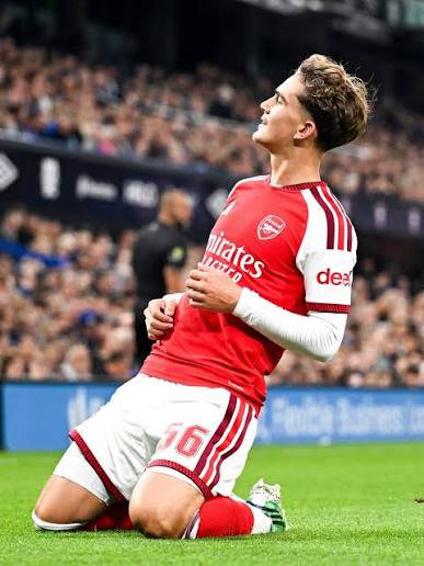 BurabariApollos's tweet photo. 🗣️Cristiano Ronaldo on Max Dowman:

“Don't rush him.”
“When I was young, people wanted to know how good I could become.
But nobody knew.

You cannot know what a 16-year-old will become.

Give him good people around him.
Give him discipline.

Give him minutes.

Let him make mistakes.

And most importantly, let him enjoy football.
If he is special, time will show you.”