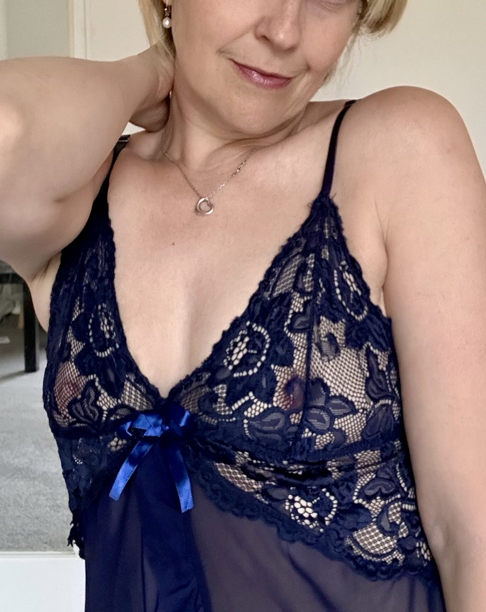 bit_shy20316's tweet photo. Friday has finally arrived, #NSFWtwt 💙
I think we deserve a little treat for making it through the week… don’t you? 🤭
#MILFtwt #FridayVibes https://t.co/4AA8FpJfxE