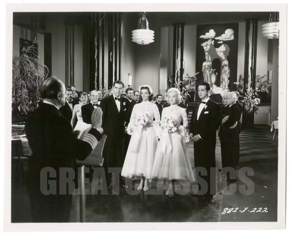 Clubpassionmar2's tweet photo. Bonne journée de vendredi.
Have a sweet Friday.
#Marilyn #marilynmonroe #clubpassionmarilyn #GPB #leshommespréfèrentlesblondes #gentlemenpreferblondes #captures #film #movie https://t.co/X0e2elDjGa